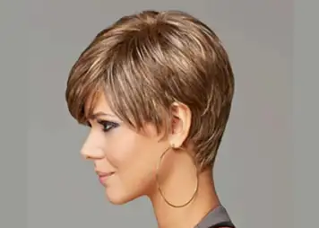 Corte Dama pixie clásico con flequillo texturizado